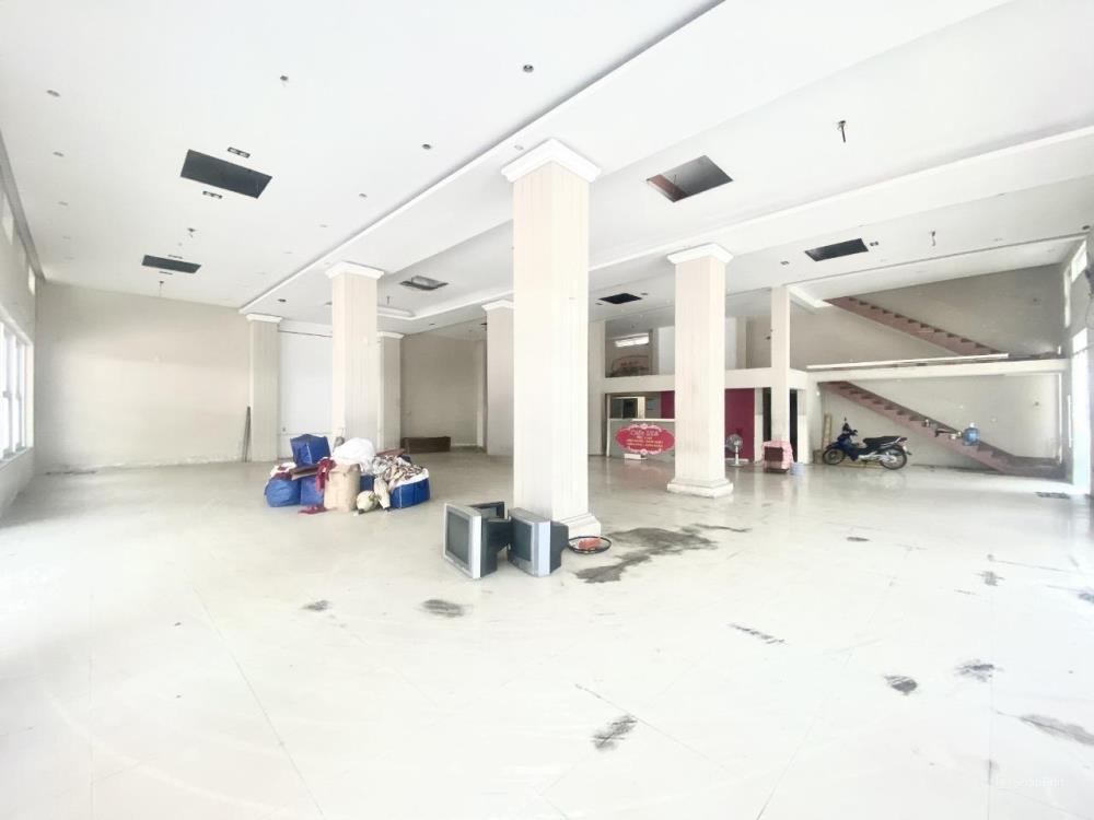 CHO THUÊ TOÀ NHÀ GÓC NHA TRANG SIÊU RỘNG 1000M2 TTTP GIÁ 75 TRIỆU/THÁNG2109069