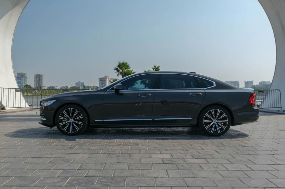 Bán nhanh xe Volvo S90 B6 Ultimate phiên bản 2023 màu Xám Platinum Grey - Nội thất nâu Cafe2230650