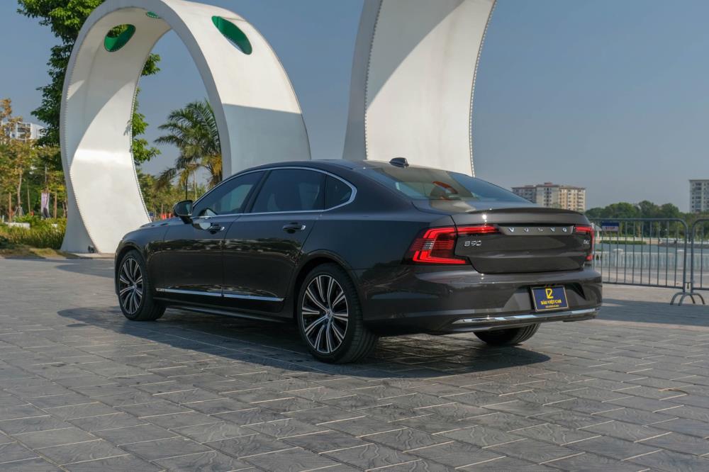 Bán nhanh xe Volvo S90 B6 Ultimate phiên bản 2023 màu Xám Platinum Grey - Nội thất nâu Cafe2230651