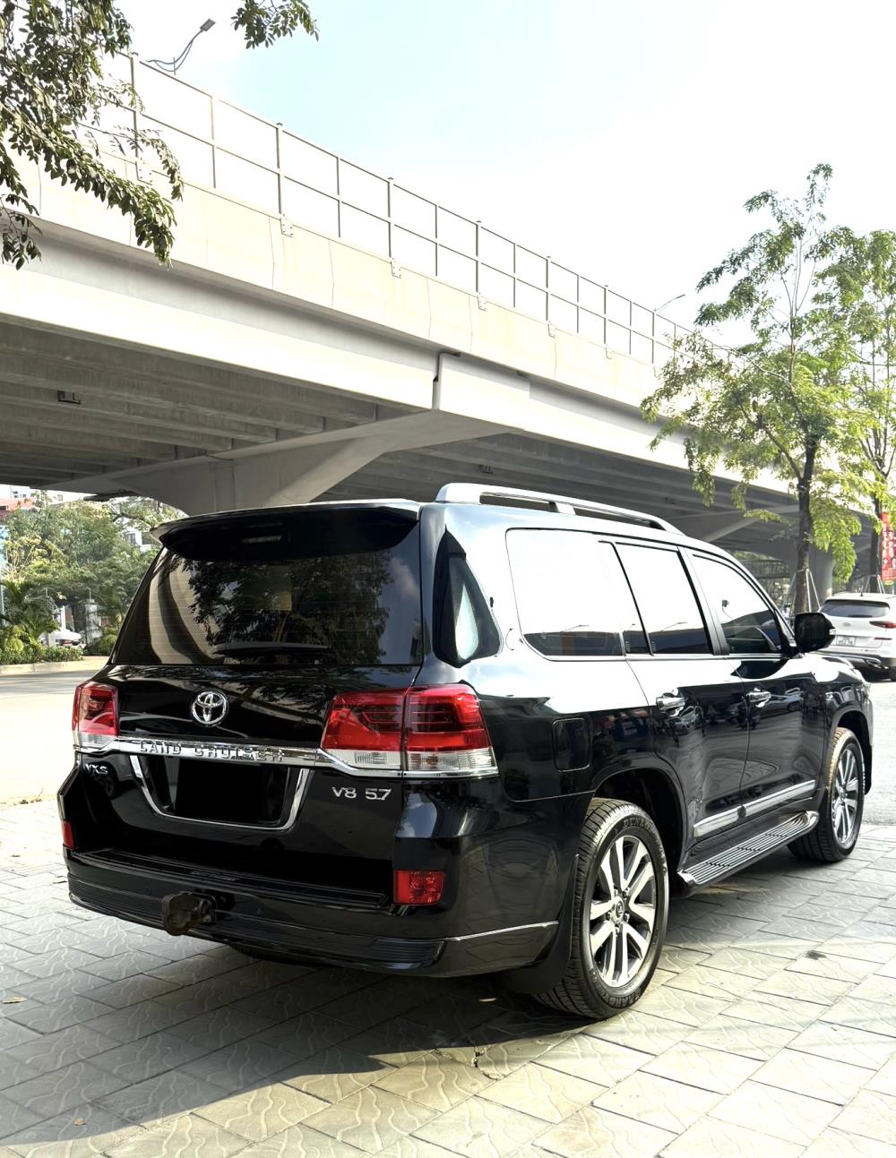 Bán Toyota Land Cruiser 5.7 VXS Trung Đông, sản xuất 2020, 1 chủ.2131238