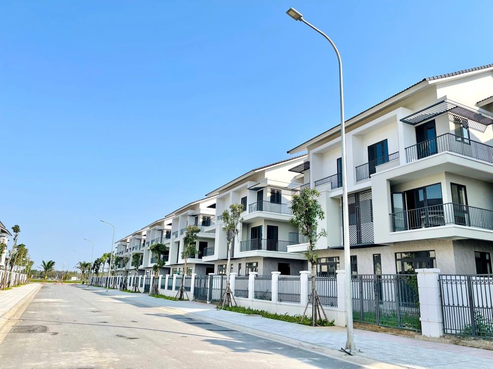 Cần bán căn biệt thự 180m2, 3 tầng, vị trí đẹp, sát Ninh Hiệp giá Bắc Ninh2099906