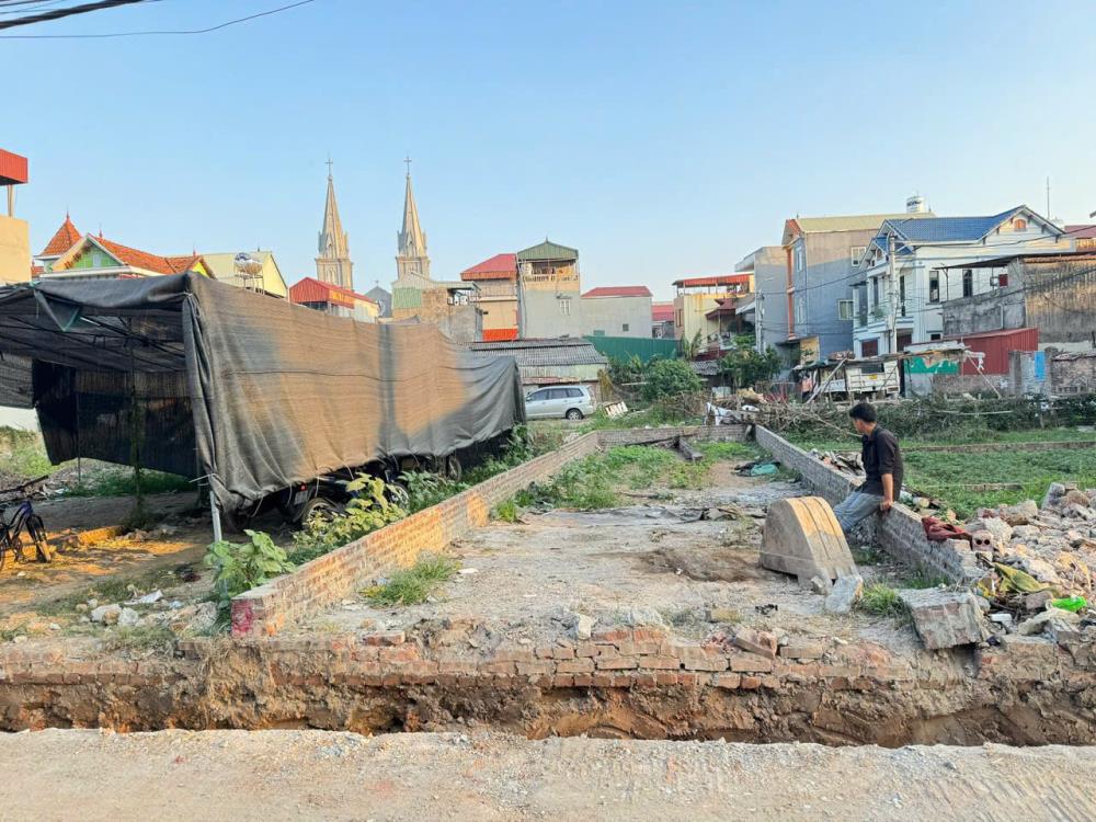 Bán 70m đất tổ 11, TT Quang Minh, Mê Linh, HN. Trục chính làng, mặt tiền kinh doanh. Giá 3,9 tỷ.2150433