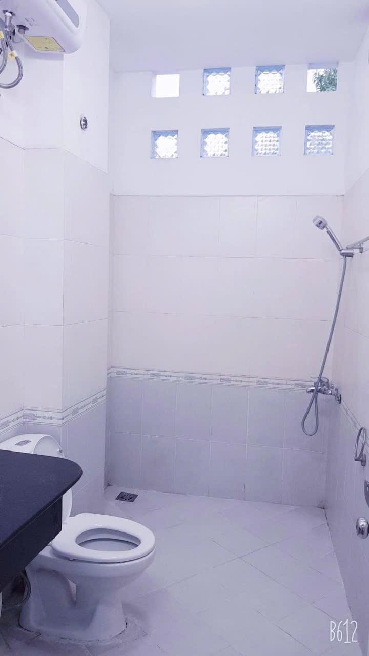 Cho thuê nhà Ngõ ô tô Giáp Bát 4 tầng, 46m2, 5 ngủ, vào ngay, chỉ 16 triệu2140988