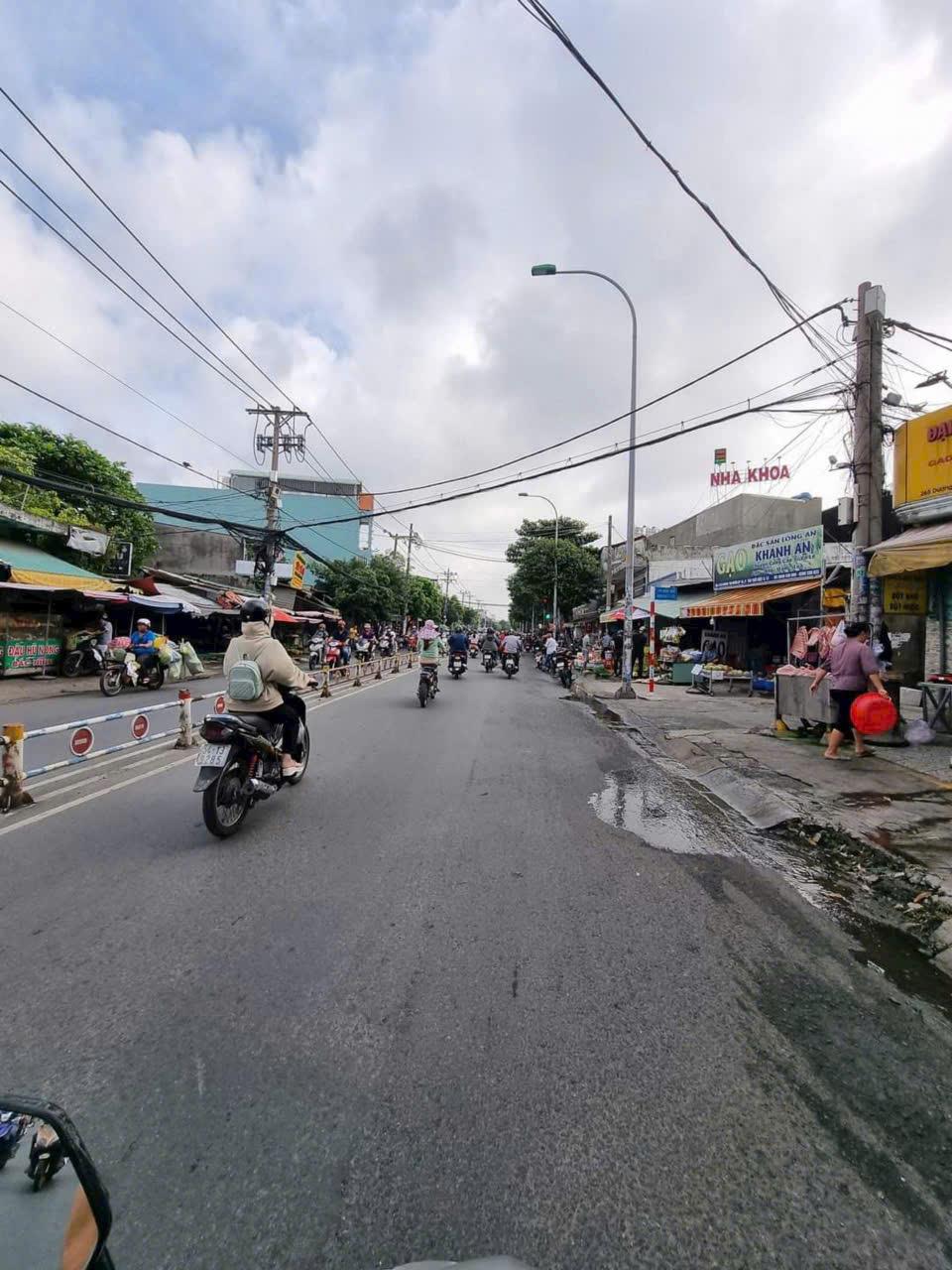 Nhà (8x22) mặt tiền ngay chợ Huỳnh Thị Hai, Q.12. Cách Dương Thị Mười 50m.2072018