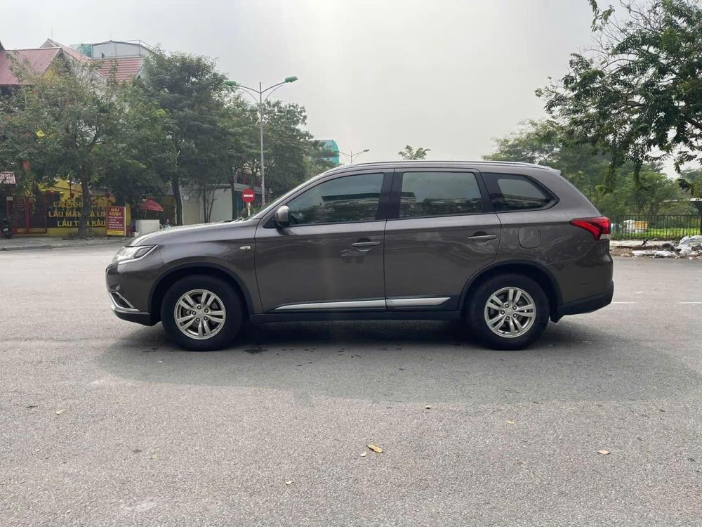 Chính chủ cần bán xe Mitsubishi Outlander 2.0 CVT 2016 2240222