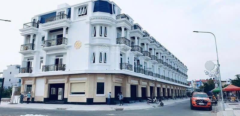 Chính chủ bán nhanh căn shophouse mặt tiền đẹp tại KCN Hải Sơn .2182945