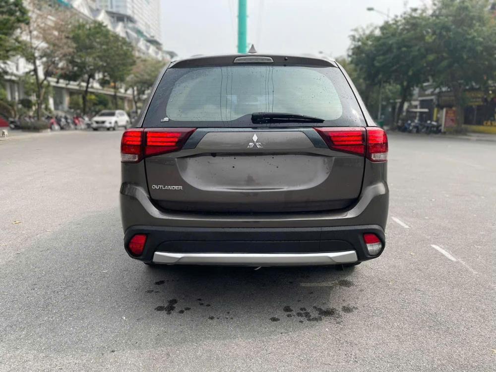 Chính chủ cần bán xe Mitsubishi Outlander 2.0 CVT 2016 2240220