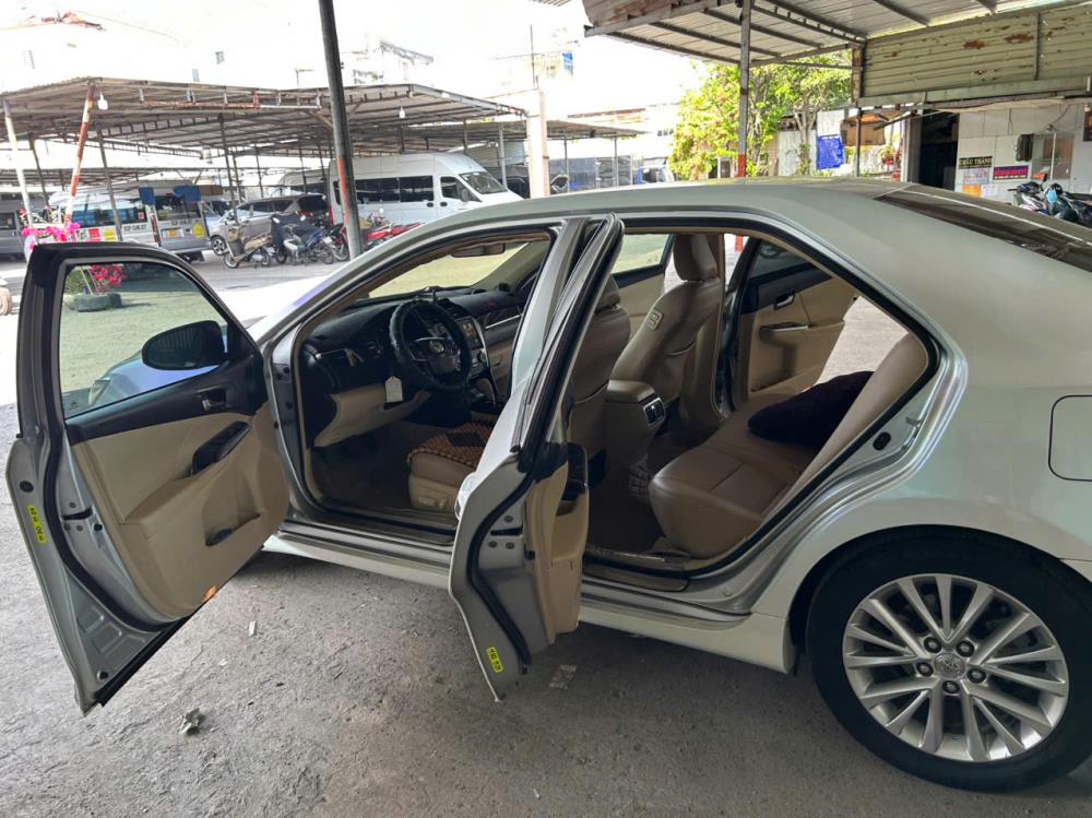 Chính chủ bán xe TOYOTA CAMRY sx năm 2015 2440994