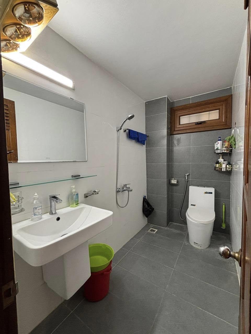 Cho thuê nhà làm VP, Spa, KD online Phố Hoàng Ngọc Phách, 4 tầng x 50m22580221