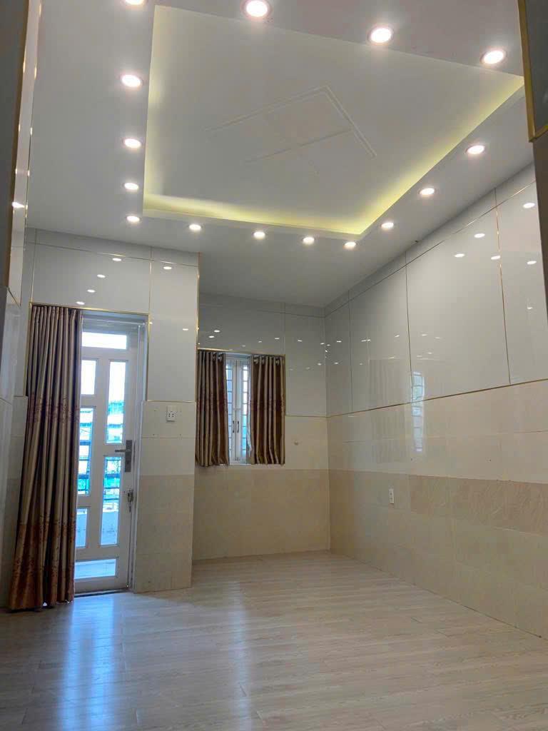 Quận Tân Bình ! Cho thuê nhà 2 mặt tiền trước sau đường Hoàng Sa p5 Tân Bình , Tel : 0932167082  ( chính chủ )2610738