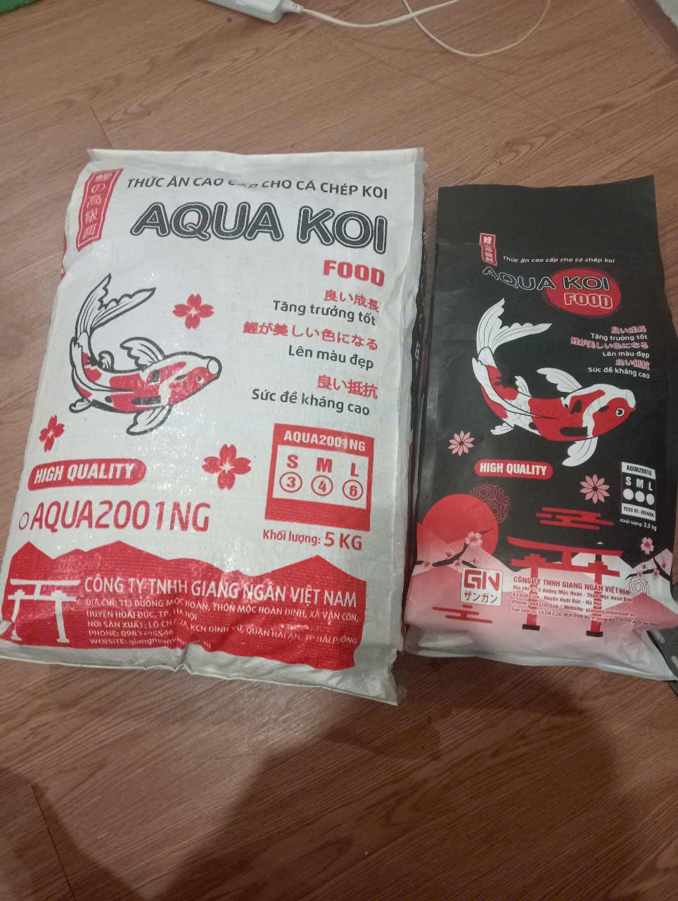 🔹 AQUA KOI – Công thức dinh dưỡng đặc biệt giúp cá tăng trưởng tối ưu, lên màu sắc nét, tăng cường sức đề kháng và giữ nước hồ luôn trong vắt.2570589