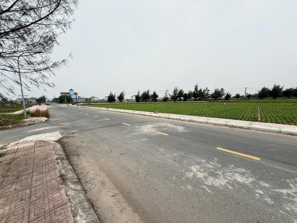 Nhỉnh 2 tỷ em bán trục chính đường 10m giao phong quất lâm sát Flamingo2614391