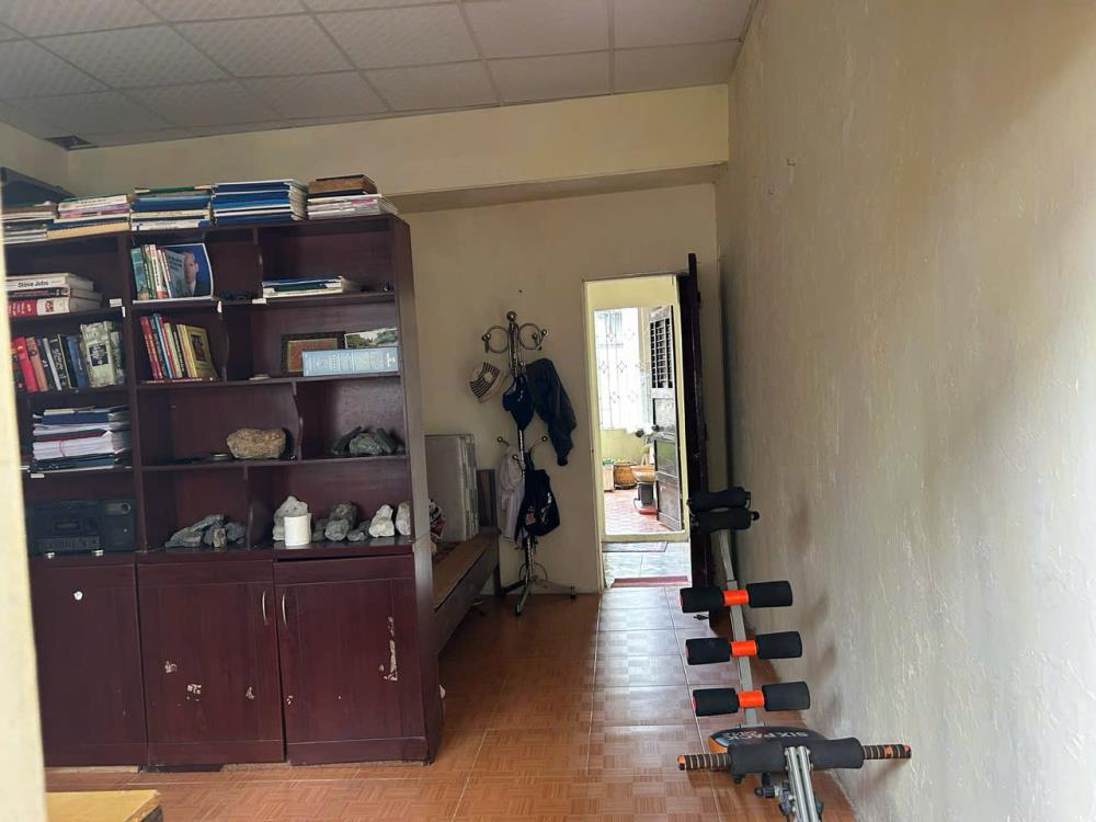 Cho thuê nhà ngõ 420 Khương Đình, 54m2, 3 tầng, 3 ngủ, 12 Triệu2427973