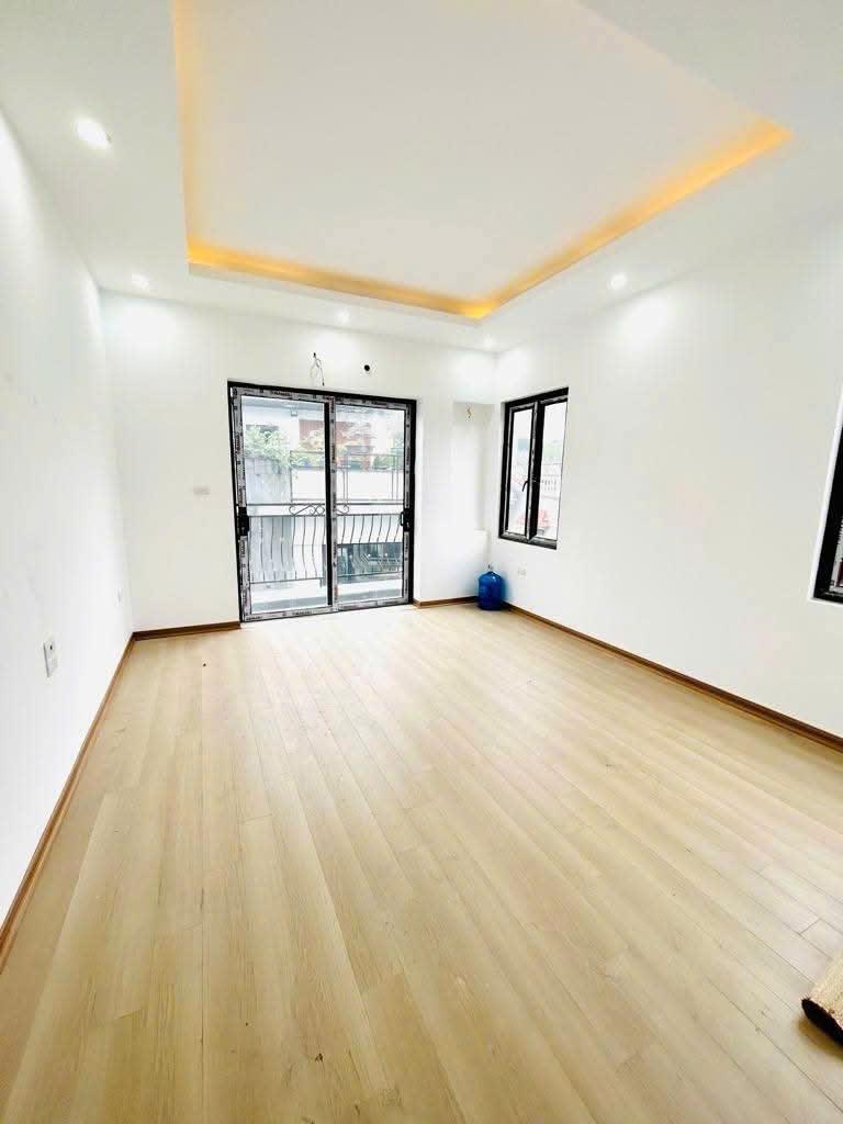 Cho thuê nhà nguyên căn ngõ Giáp Bát, Hoàng Mai 5 tầng, 40m2, 3 ngủ khép kín, 11 Triệu2447857
