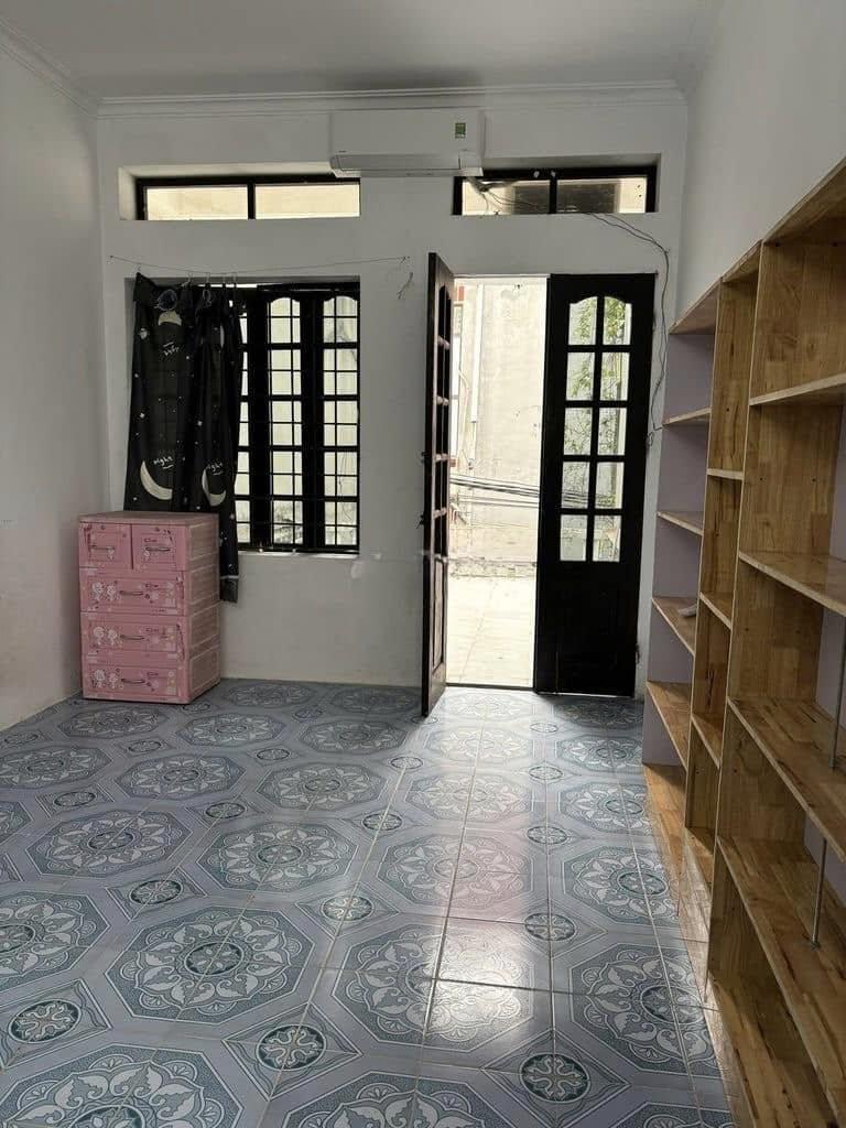 Cho thuê nhà nguyên căn ngõ 152 Đông Thiên, chỉ 6 Triệu, 2 tầng, 3 ngủ, vào ngay2339915