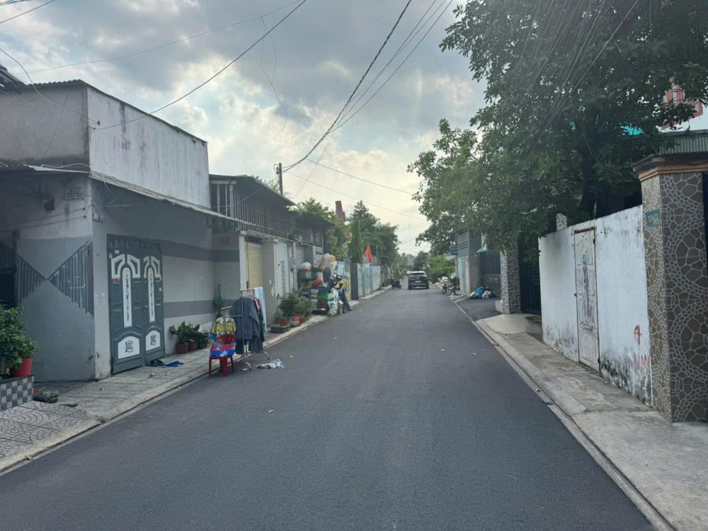 Bán lô đất đẹp, giá siêu rẻ, 5m x 60m, đường nhựa 6m chỉ 4,2 tỷ2622923