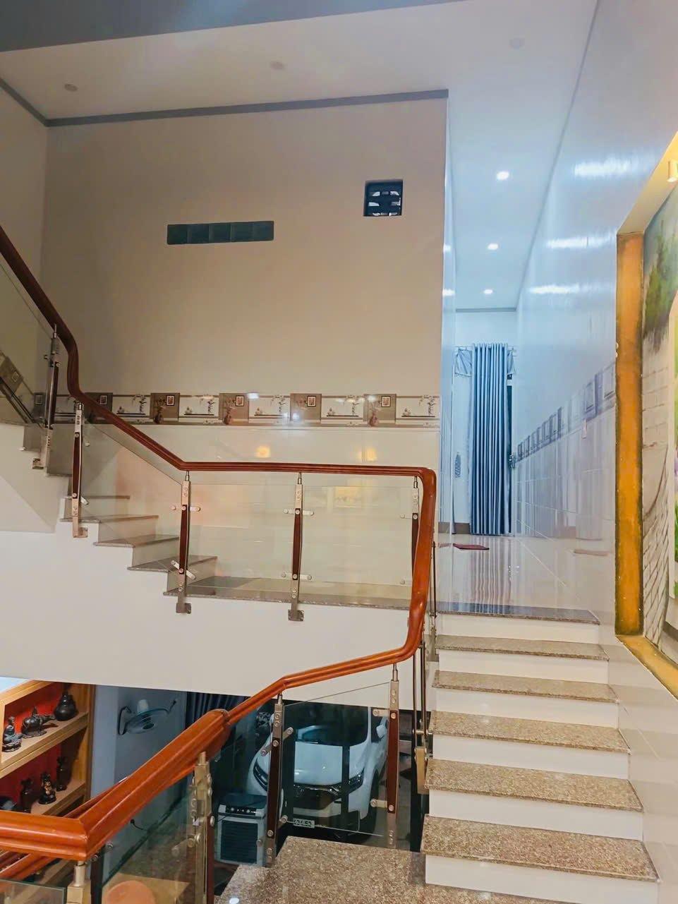 Bán nhà 3 lầu gần chợ Tân Hiệp - giá 2 tỷ 22438464