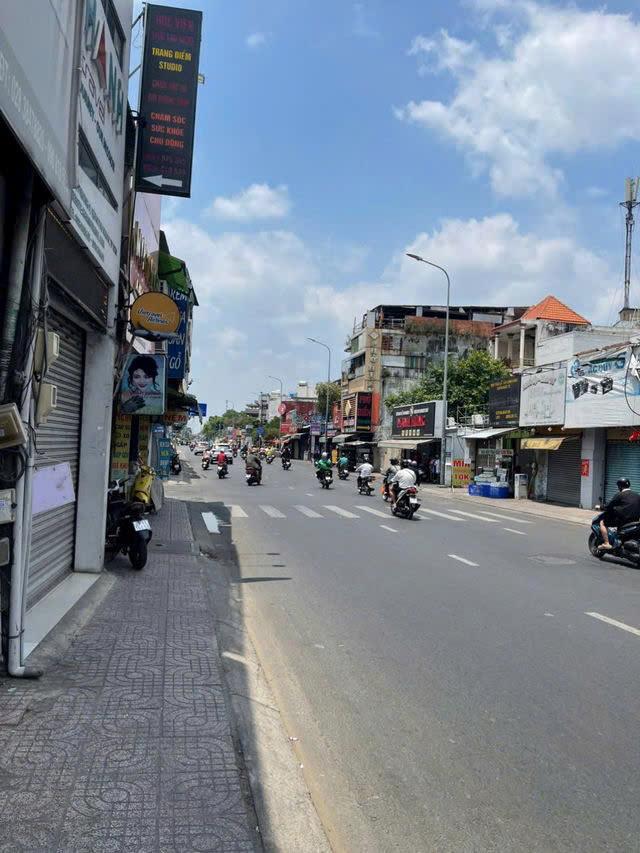 Giá mềm nhất quận Phú nhuận: 4,68 tỷ - Nguyễn Kiệm -Diện tích sử dụng: 54m2- 
3 Tầng BTCT- MT KINH DOANH NGUYỄN KIỆM - KHU VIP PHÚ NHUẬN PHAN XÍCH LONG - THÔNG PHAN ĐĂNG LƯU - PHAN ĐÌNH PHÙNG - NG ĐÌNH CHIỂU- THÍCH QUẢNG ĐỨC - TIỆN ÍCH ĐẦY ĐỦ - BV HOÀN MỸ - NHÀ KẾT CẤU 3 TẦNG BTCT-LH:077 888 5818-077 478 5818 CHUYÊN BĐS SÀI GÒN2630912