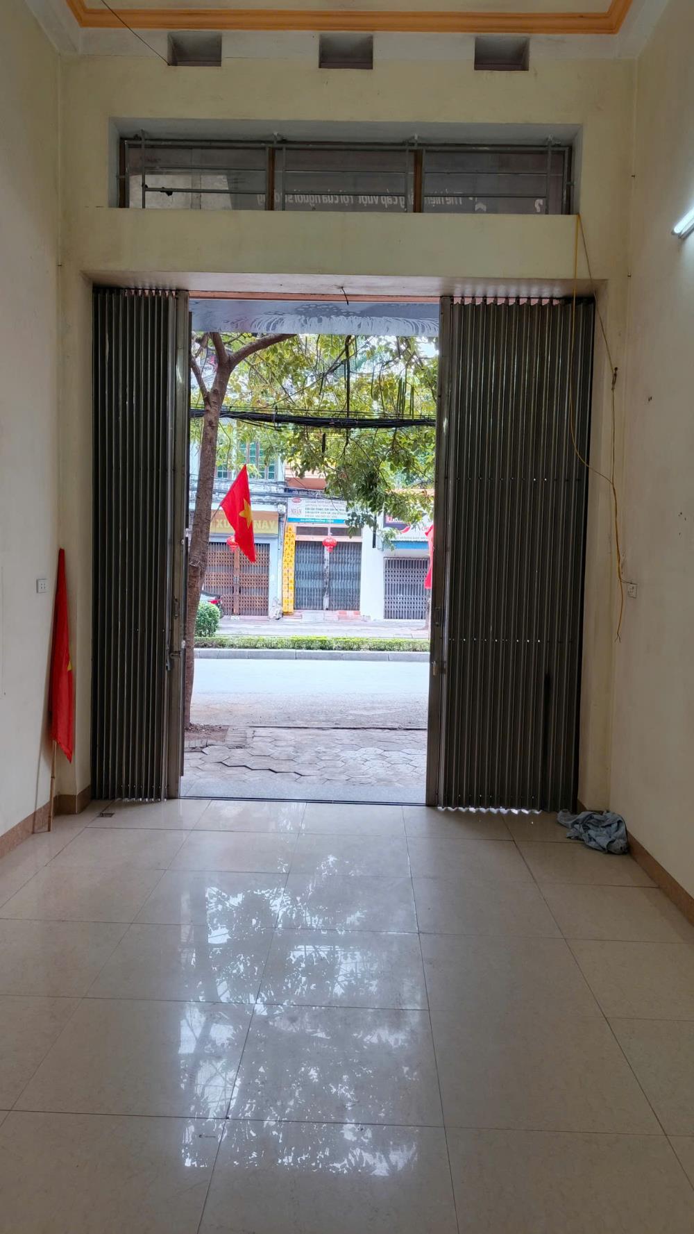 Chính chủ cần cho thuê Mặt Bằng Kinh Doanh Tầng 1 Tại Số  737 , Trường Chinh, Phường Quang Trung, Thành phố Nam Định, Nam Định.2391227