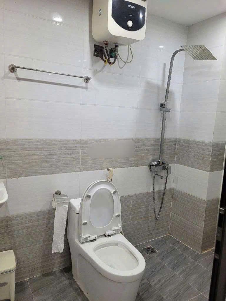 Cho thuê nhà nguyên căn ngõ Giáp Bát, 5 tầng, 30m2, 3 ngủ, 12 Triệu2389481