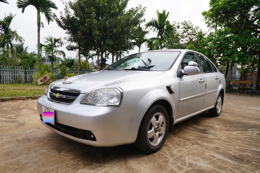 Chevrolet Lacetti 1.6 MT 2011, màu bạc, 5 chỗ ngồi.2406940