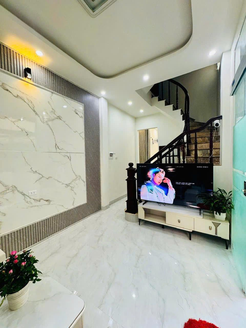 Cho thuê nhà nguyên căn Phố Bùi Xương Trạch, 5 tầng, 33m2, 7 ngủ, 14 Triệu vào ngay2435285