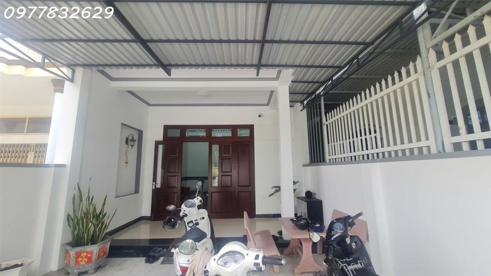 Bán nhà 2 lầu Hẻm Nguyễn Công Trứ - Tân Thiện - TX LaGi giá ngộp sổ riêng2423631
