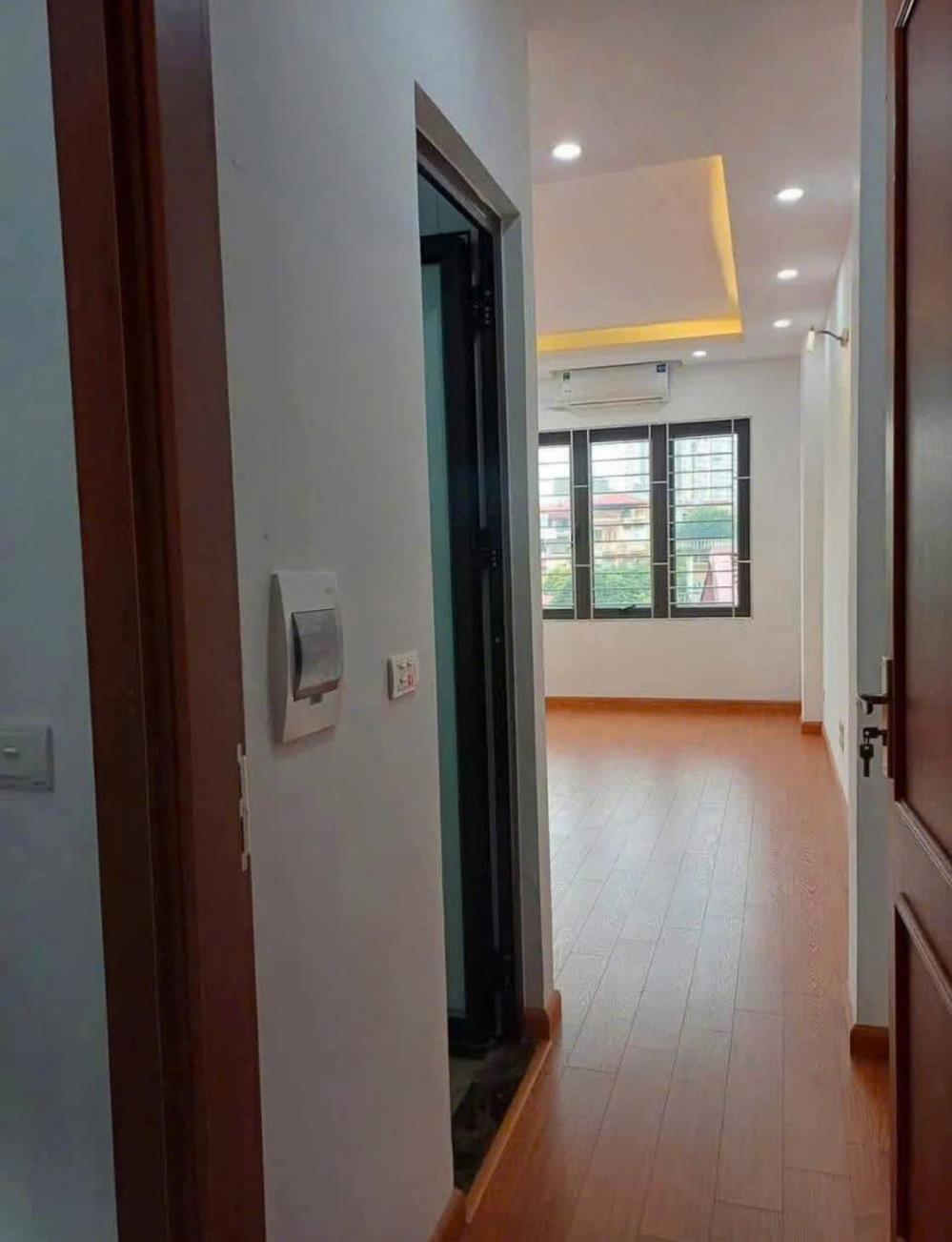 Cho thuê nhà Mặt Phố Giáp Bát 5 tầng, thang máy làm Spa, VP, KD online2528443