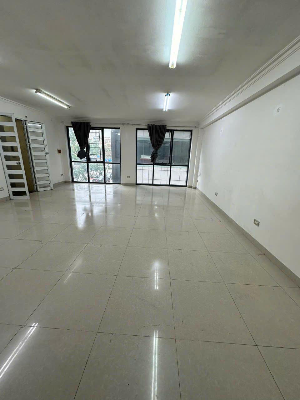 Cho thuê nhà 7 tầng Thang máy, 60m2 sàn Phố Hoàng Ngọc Phách làm VP, Spa, Trung tâm2487432