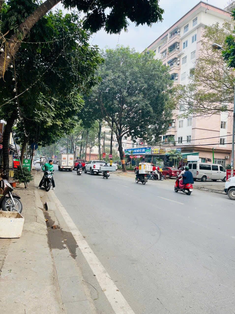 Cho thuê nhà Mặt Phố Ngọc Hồi kinh doanh, 6 tầng x 50m2, mt 4m, 4 ngủ, 20 Triệu2411638