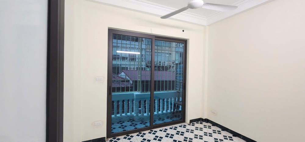 Cho thuê nhà Mặt Phố Nguyễn Đức Cảnh, KD đỉnh, 40m2, 4 tầng, 4 ngủ, 15 Triệu2383050
