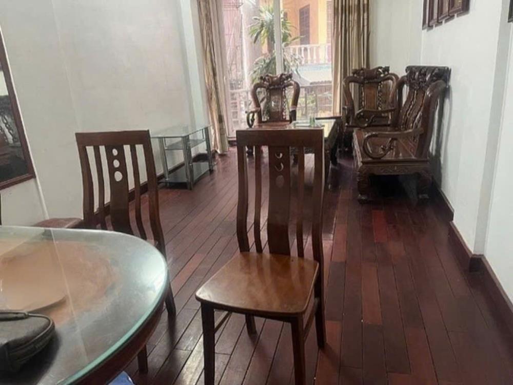 Cho thuê nhà ngõ ô tô đỗ cửa Kim Giang, 6 tầng x 40m2, 4 phòng, 15 Triệu ( đóng 2 cọc 1)2590416