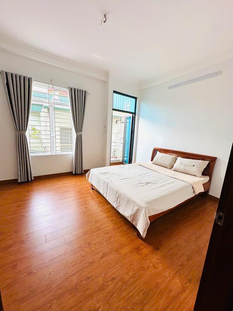 Cho thuê nhà nguyên căn ngõ 288 Hoàng Mai, 5 tầng, 3 ngủ khép kín, 12 Triệu/tháng2477407