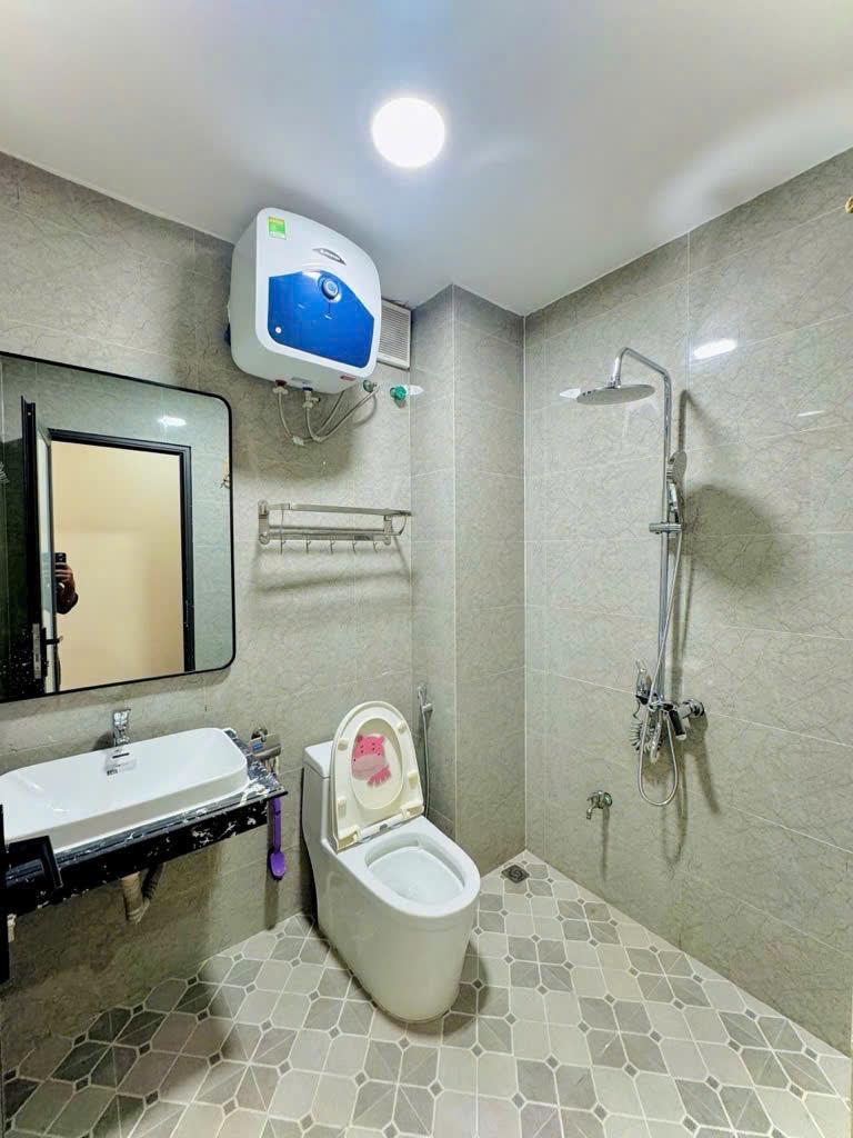 Cho thuê nhà KINH DOANH mặt phố Sông Sét, Kim Đồng, ô tô đỗ 36m2, 4.5 tầng, 3 ngủ, 16tr2406772