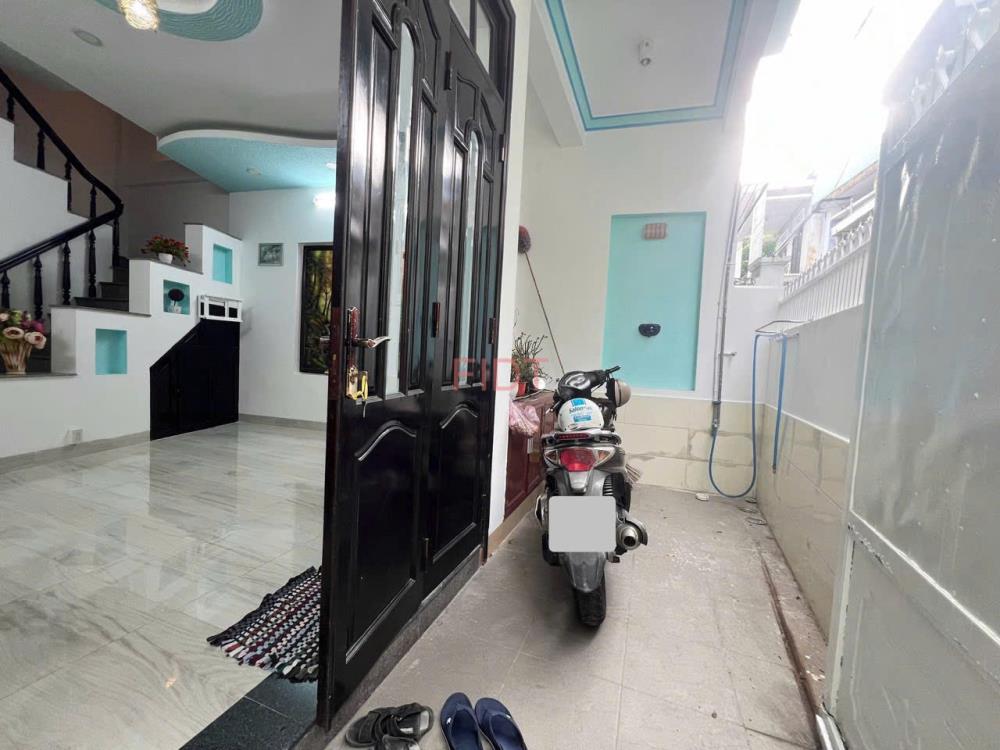 Bán Nhà 3 Tầng Mê Đúc Kiên Cố, Sân Thượng, Hẻm Trần Nhật Duật, TP Nha Trang - Giá 3.35 Tỷ2520015