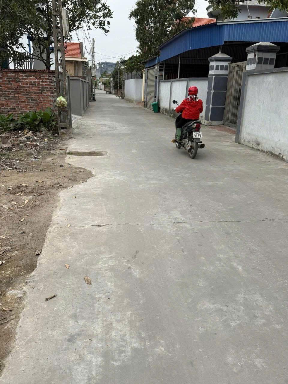 Chính chủ gửi bán lô đất giá công nhân tại nằm trên trục đường rộng thông các ngả 2 oto tránh nhau tại Phường Tam Hưng, Thủy Nguyên, Hải Phòng2601835