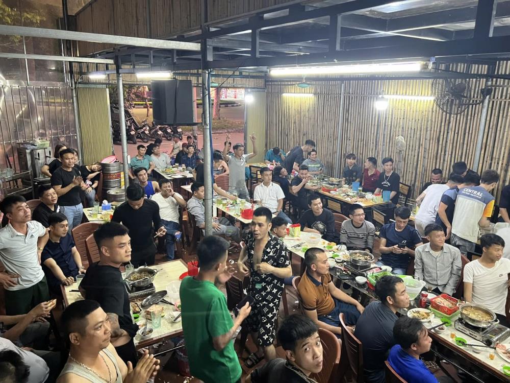 MÌNH CÓ VIỆC KHÔNG QUẢN LÝ ĐƯỢC NÊN CẦN SANG NHƯỢNG LẠI QUÁN LẨU DÊ VÀ BIA HƠI HÀ NỘI - VÒNG XUYẾN VĂN GIANG - HƯNG YÊN2359247