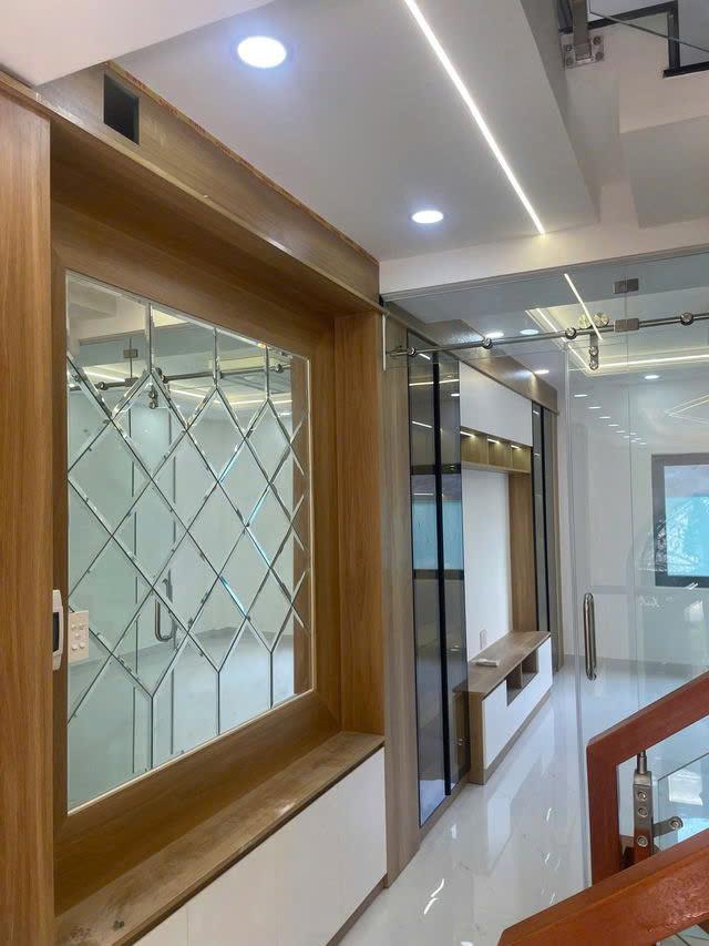 Giá mềm nhất quận Bình Tân: 9.5 tỷ - DƯỜNG 5A-SIÊU HOT 💥 NHÀ MẶT TIỀN ĐẸP 5 TẦNG SỊN SÒ NHƯ CUNG ĐIỆN HOÀNG GIA 👉SÁT KÊNH NƯỚC ĐEN - LÊ THÚC HOẠCH 👉GIÁP TÂN PHÚ - KẾ CÔNG VIÊN =DT 4*19m - Kết cấu👉5 TẦNG, 1 Trệt, lửng , 3 lầu , 5PN , 5 toilet, .LH: 077 888 5818 CHUYÊN BDS SAI GON
-2608063