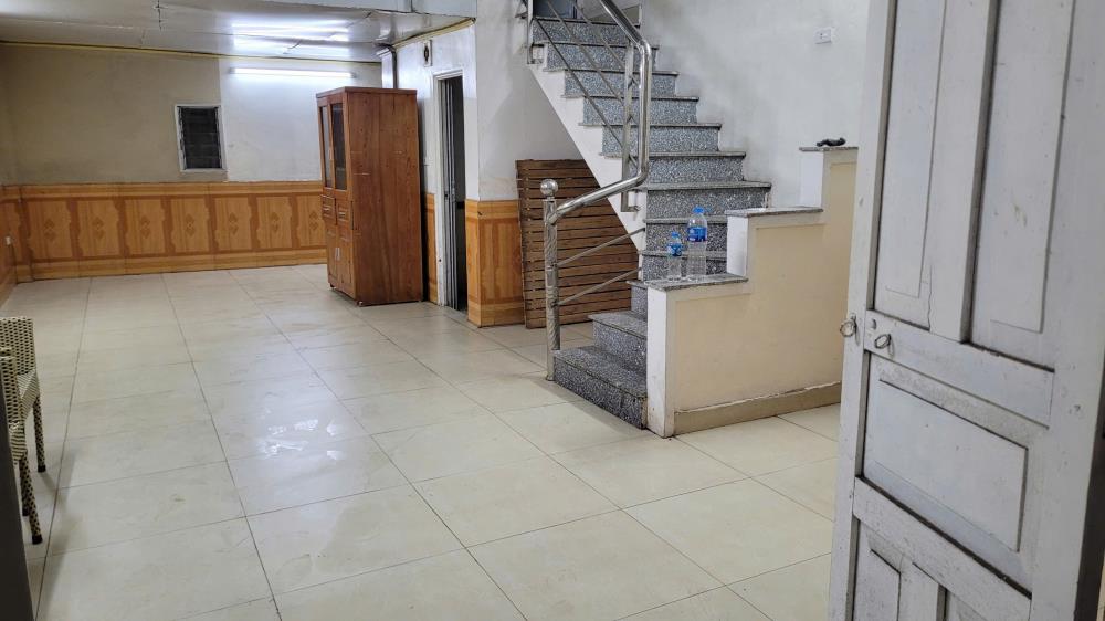 Cho thuê nhà nguyên căn ngõ Tân Mai 50m2, 2 tầng, 2 ngủ, 8 triệu2473736