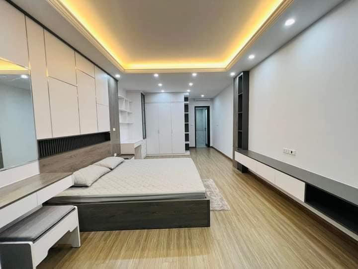 ⚜️ NHỈNH 12 TỶ, HOÀNG VĂN THÁI, 3 Ô TÔ TRÁNH, 43M2 5T MT 4M ĐẸP LONG LANH ⚜️2339515