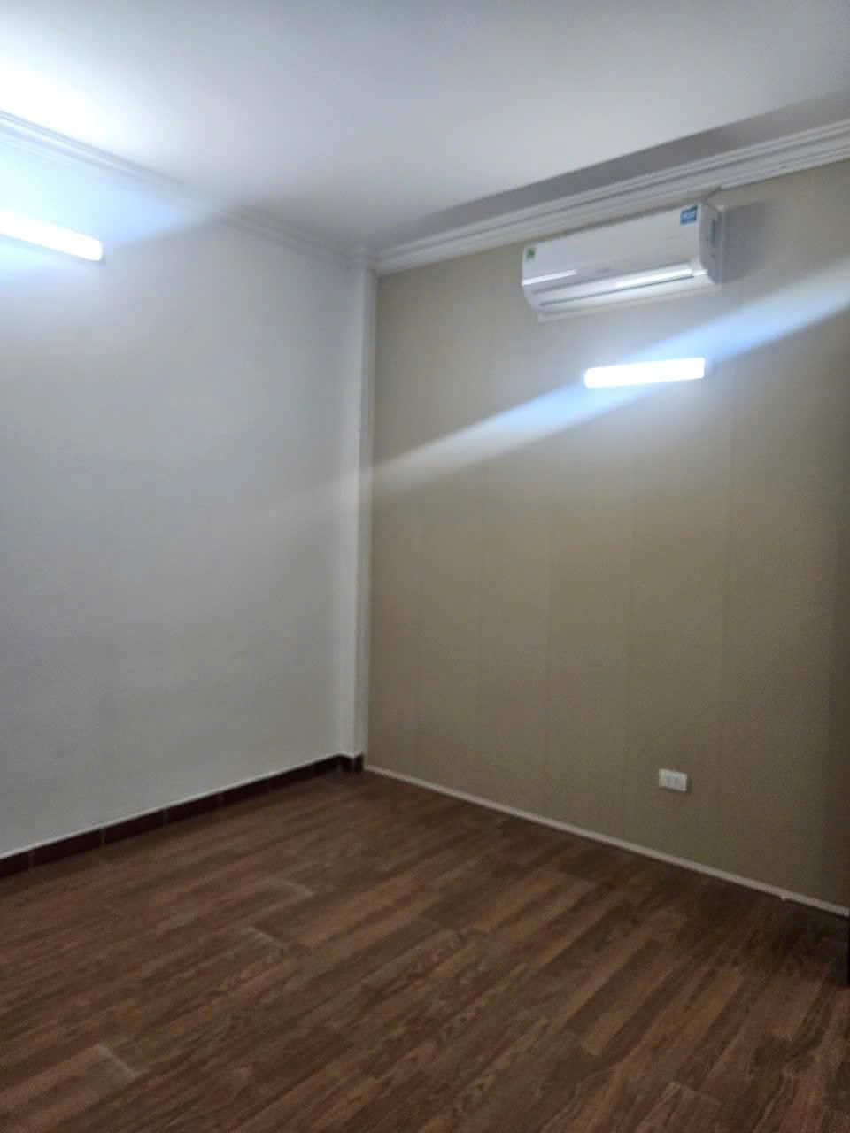 Cho thuê nhà nguyên căn ngõ 800 Bạch Đằng, 4 tầng, 30m2, 2 ngủ khép kín2525565