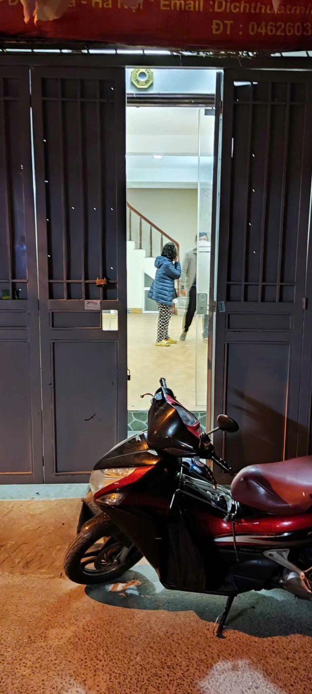 Cho thuê nhà ngõ 67 Thái Thịnh, 36m2 x 3 tầng, 2 ngủ, 2 WC - ở gia đình kết hợp KD2569194