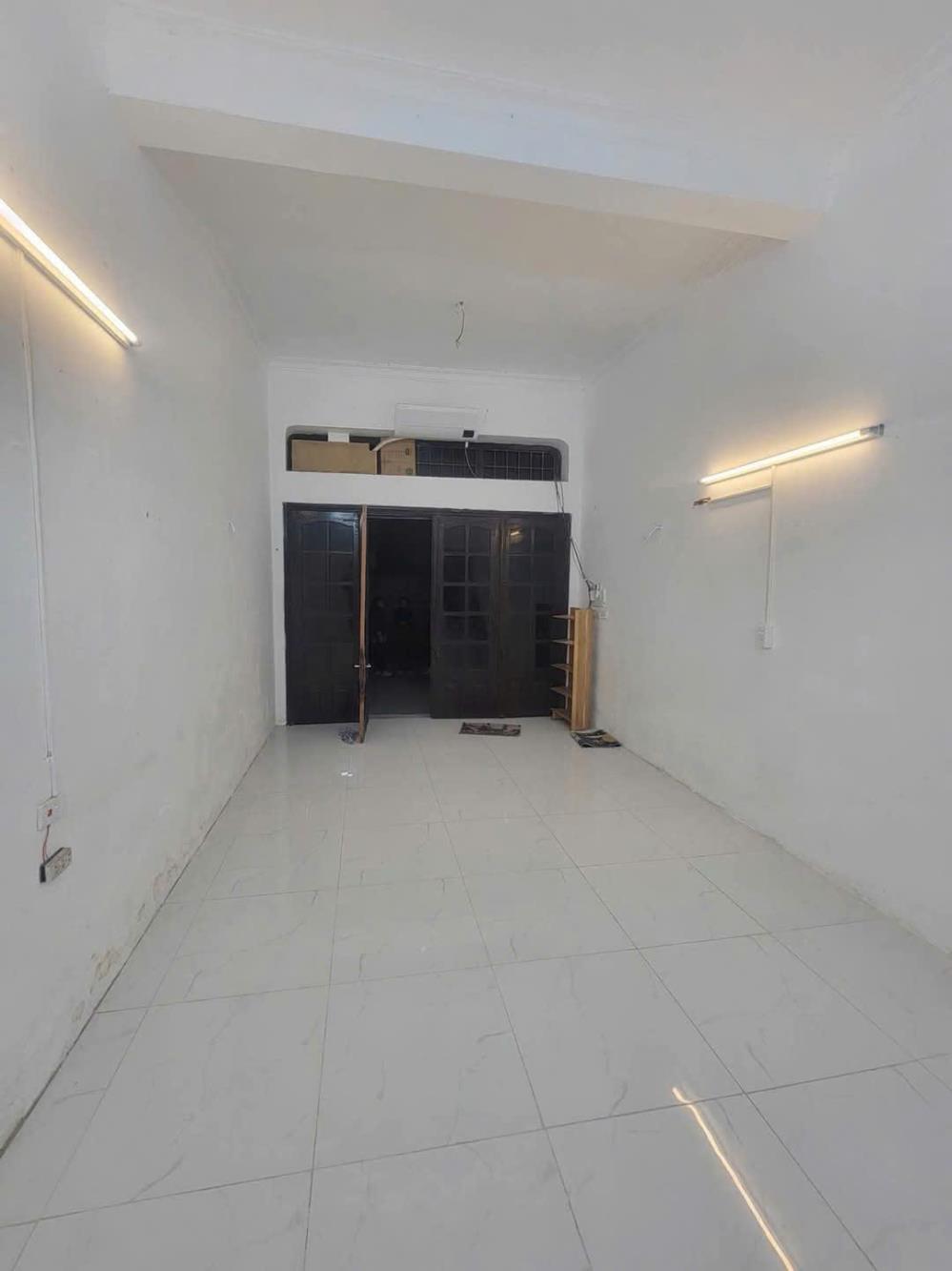 Cho thuê nhà nguyên căn ngõ 152 Đông Thiên, chỉ 6 Triệu, 2 tầng, 3 ngủ, vào ngay2339916