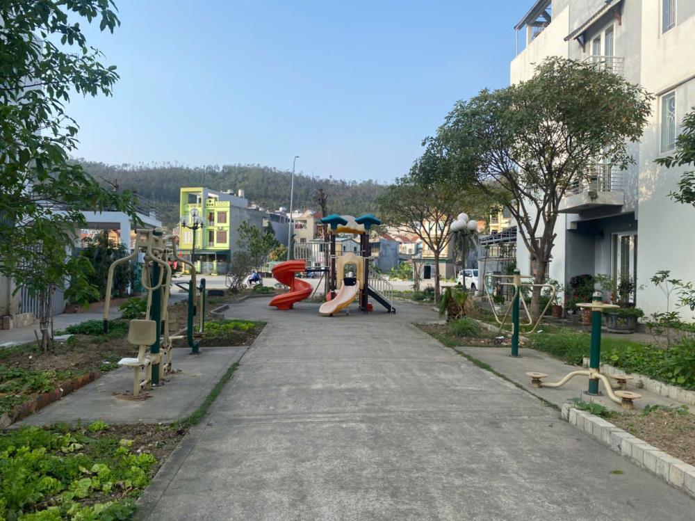 Bán rẻ Căn LK San Hô. Hướng Nam, view biển. Đầy đủ nội thất, Chỉ việc về ở. Khu đô thị mới Bim - Hùng Thắng - Hạ Long2495449