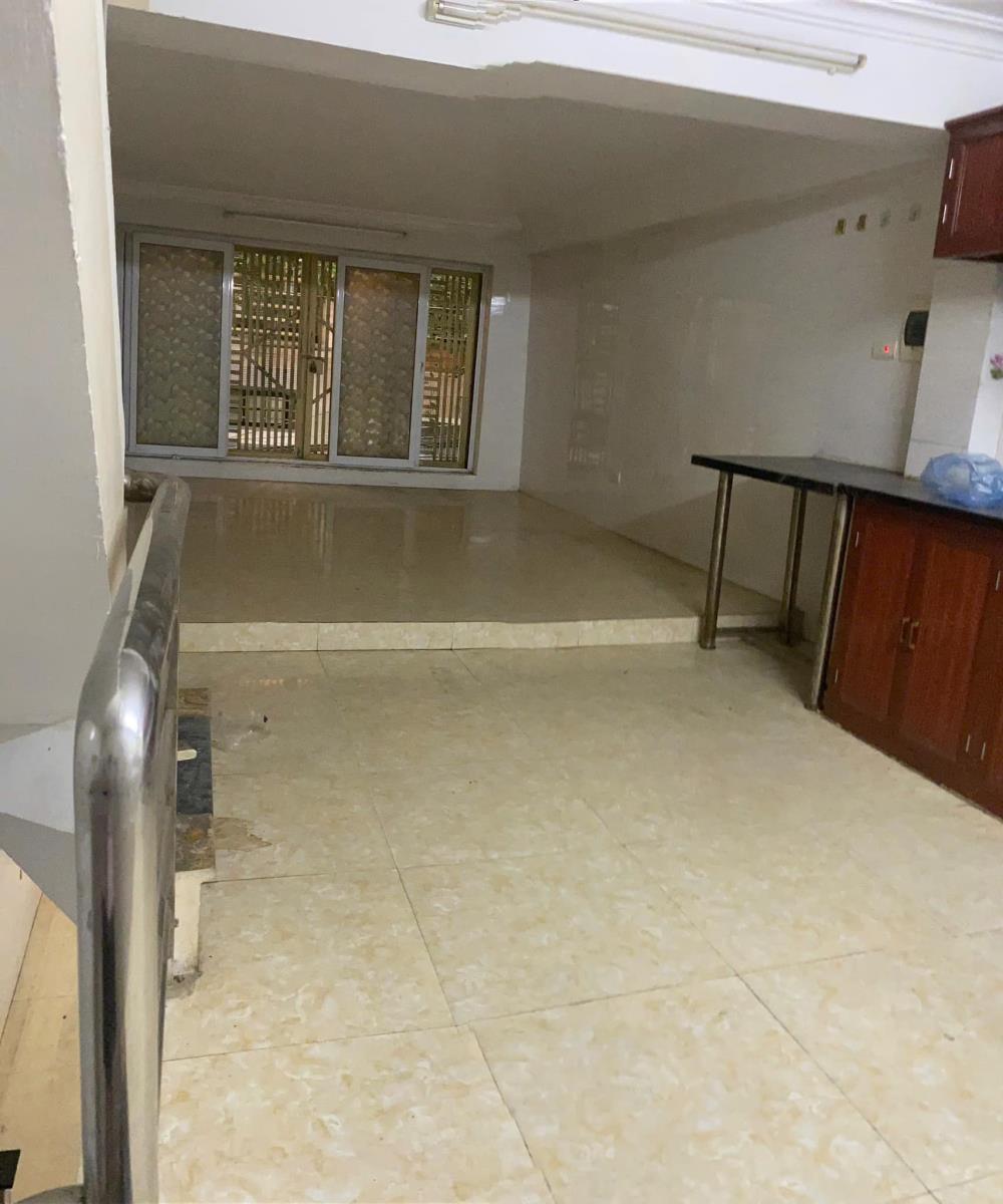 Cho thuê nhà ngõ ô tô Phố Yên Lãng, 35m2, 5 tầng, Kinh doanh sạch, 20 Triệu2376320