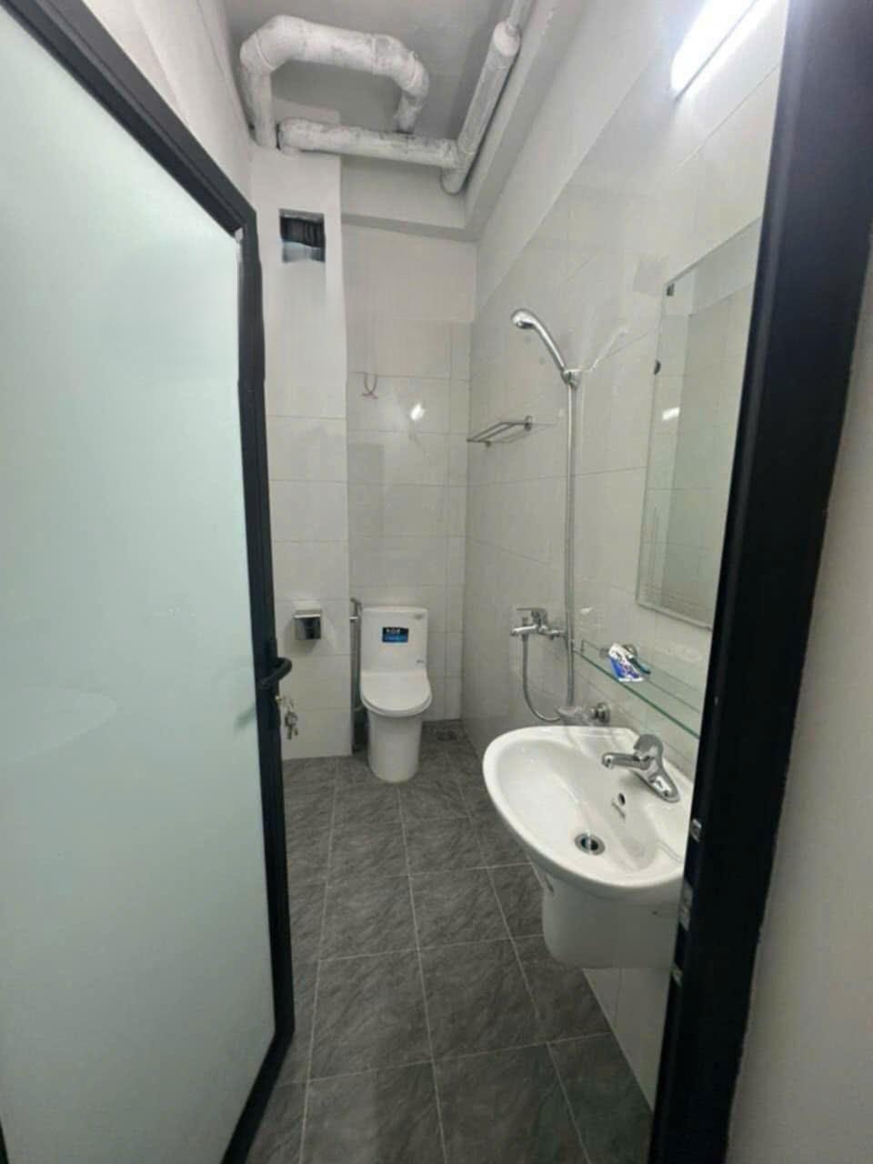 Cho thuê nhà ngõ ô tô Mai Động, Hai Bà Trưng làm căn hộ dịch vụ, 64m2, 8 phòng, 4 vệ sinh2492448