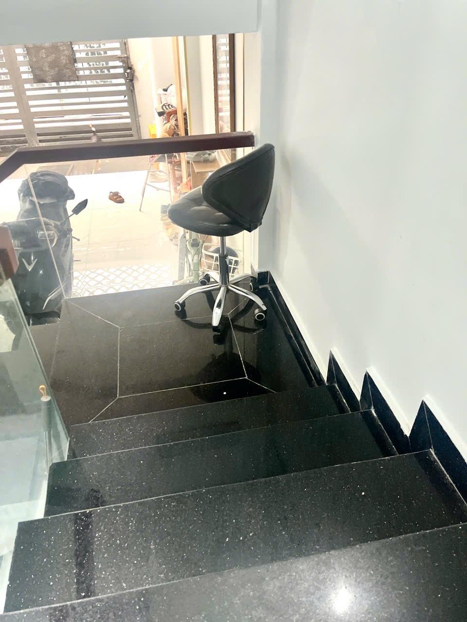 Bán nhà Phường 3, Tân Bình Phạm Văn Hai ngang 9m dài 9m 5 tầng HC đủ2390264