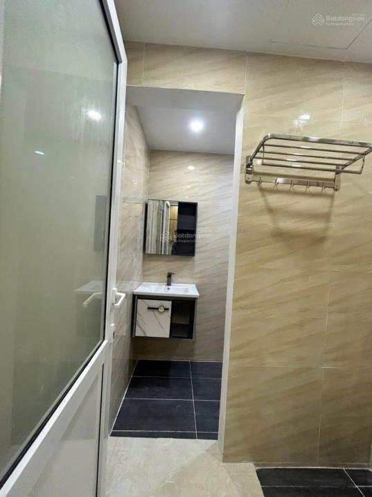 Bán căn nhà chính chủ tại TTTP, đường Định Cư. Nhà mới xây, nội thất đầy đủ, dọn vào ở liền. Giá chỉ 3,35 tỷ (bao phí thuế, bớt lộc). Liên hệ ngay 0867987696.2443486