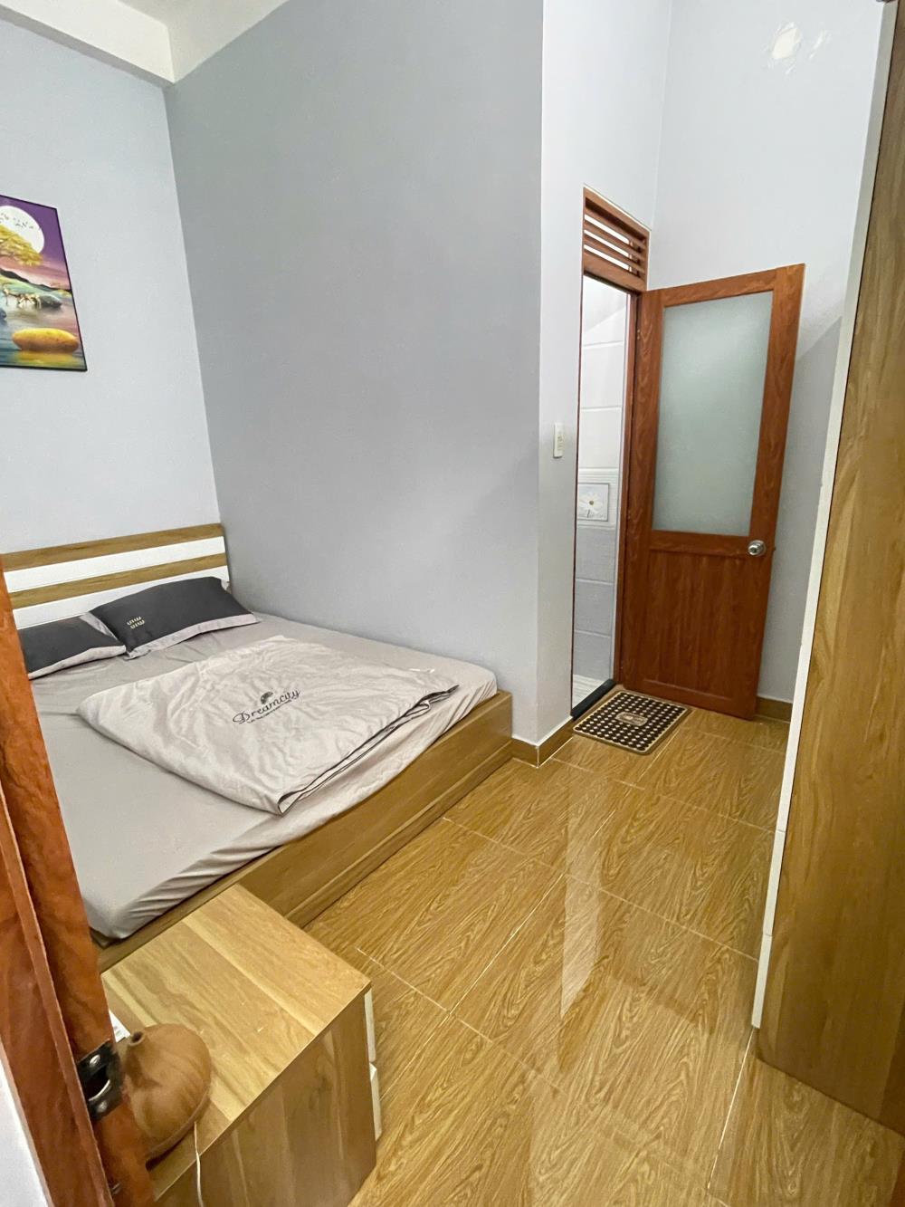 TÌM NGƯỜI Ở GHÉP TRONG NHÀ NGUYÊN CĂN2460321