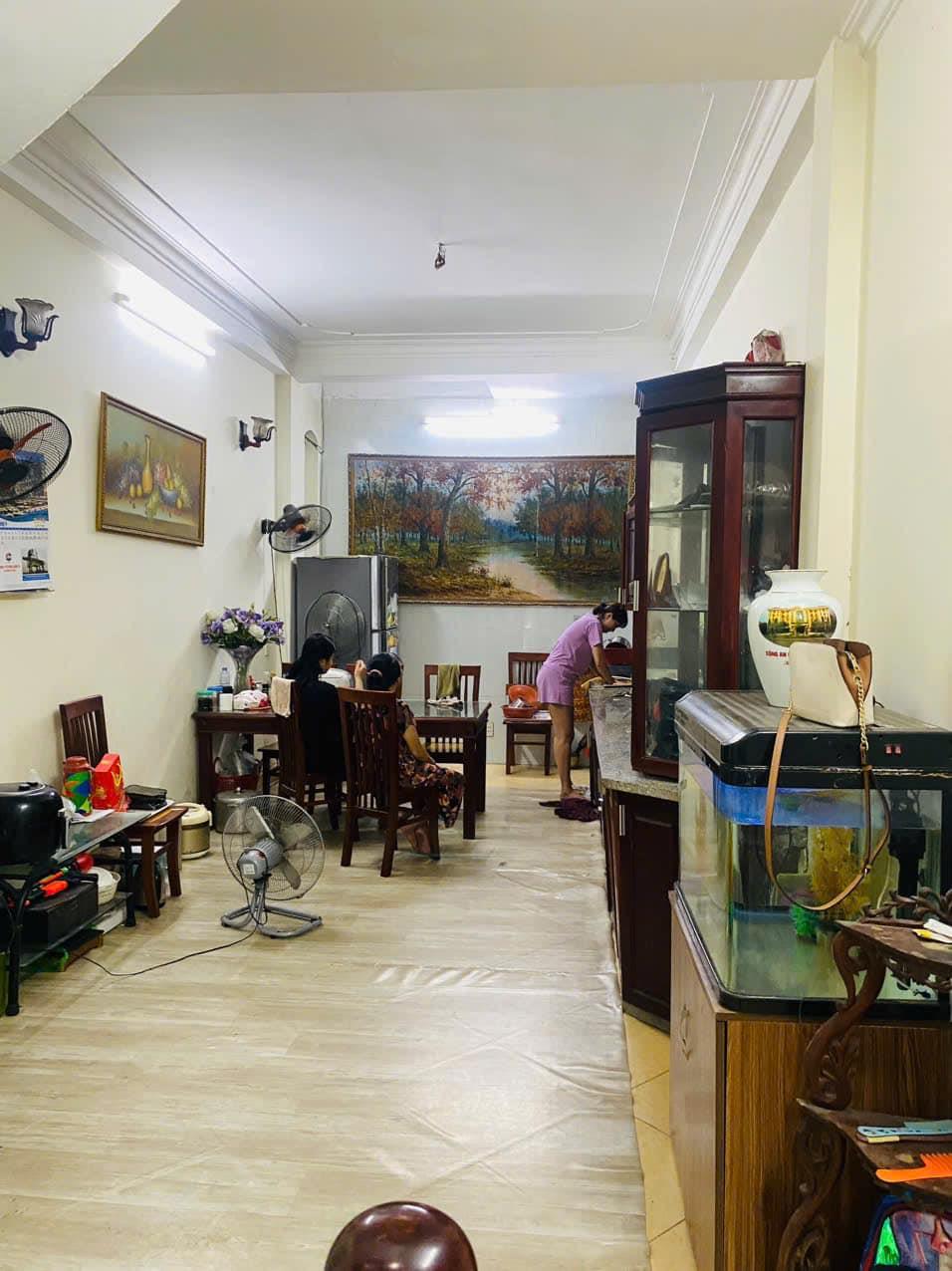 Bán nhà Phố Tân Mai, Hoàng Mai, 63m2, 4 tầng, 4 ngủ, 4 WC - Full nội thất, sổ vuông đẹp2394928